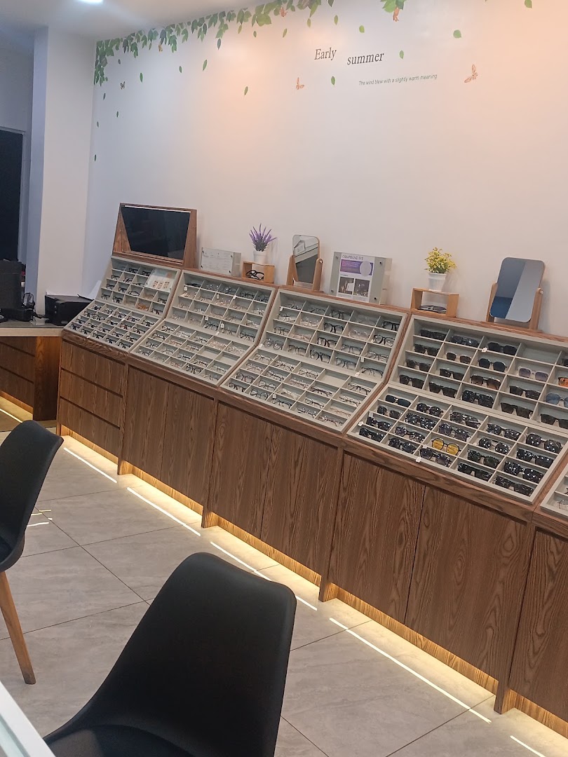 Chen Optometrist • Taman Sri Muda — photo 2