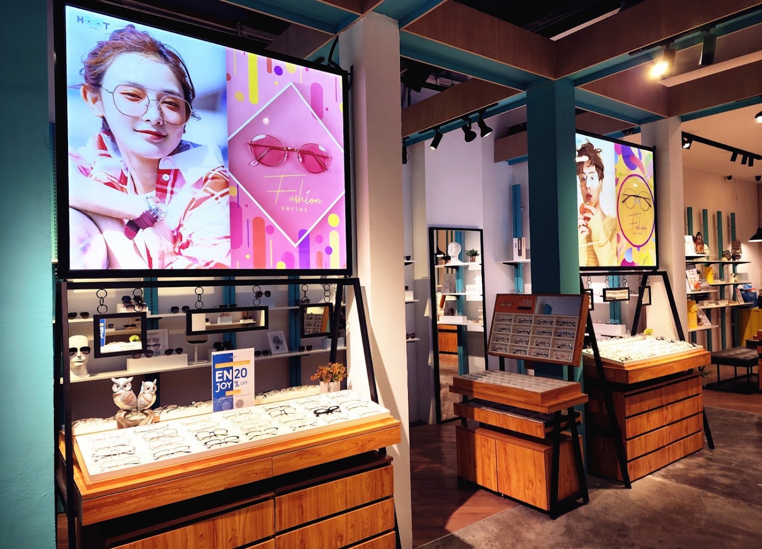 Hoot Optical Dataran Pahlawan — photo 2