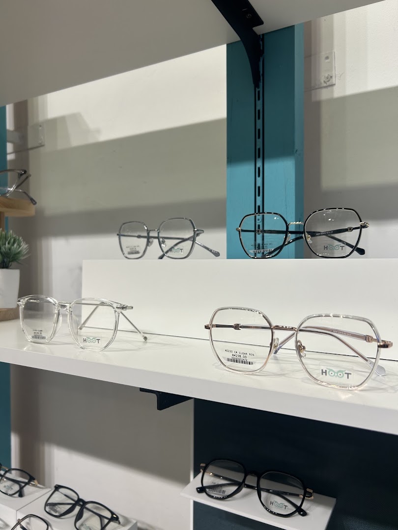 Hoot Optical Dataran Pahlawan — photo 4