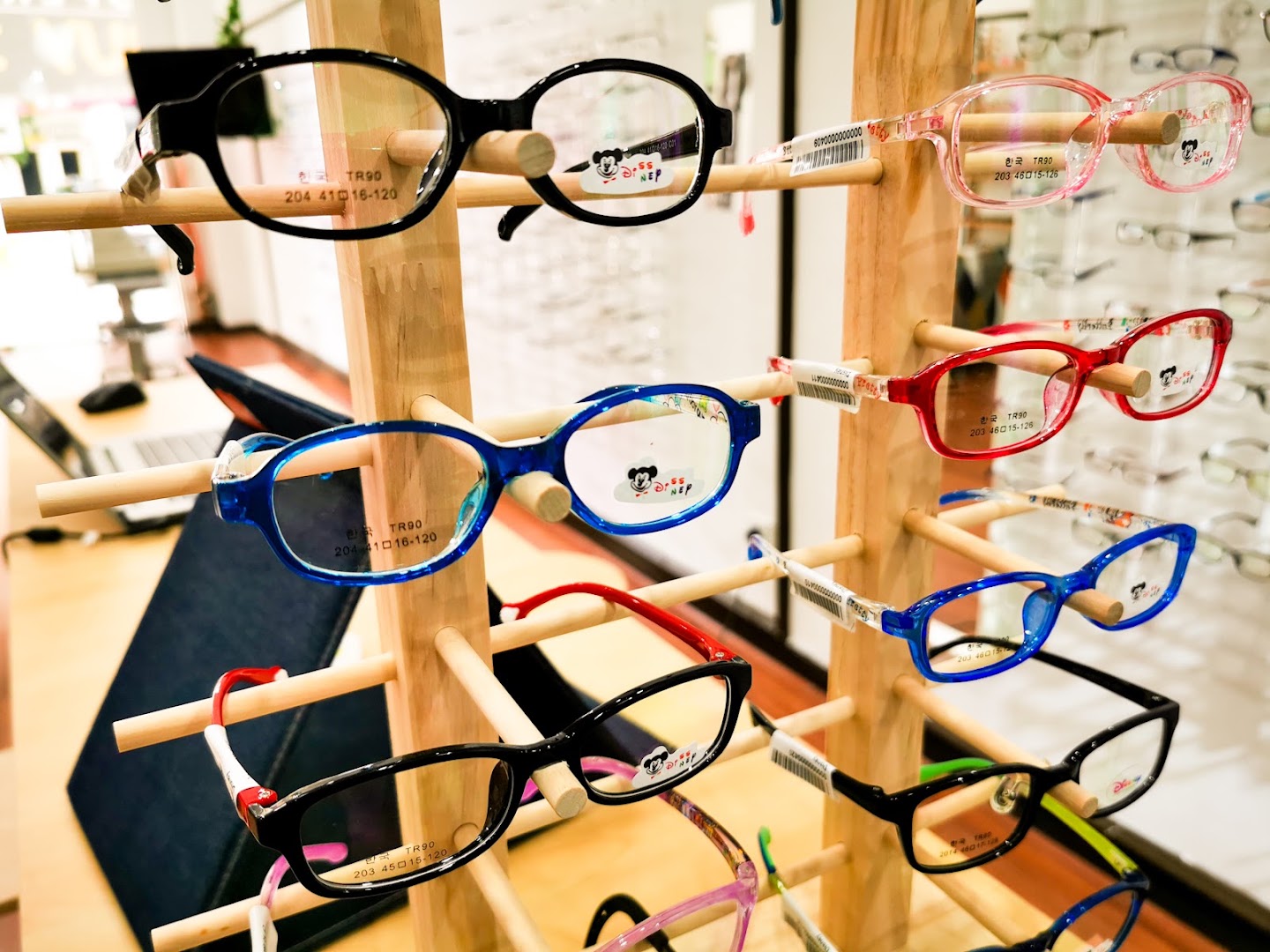 Kedai Cermin Mata Arts of Vision Optometry (AVO) — photo 4