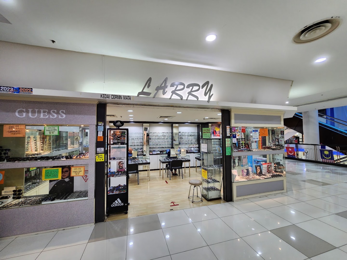 Kedai Cermin Mata Larry — photo 3