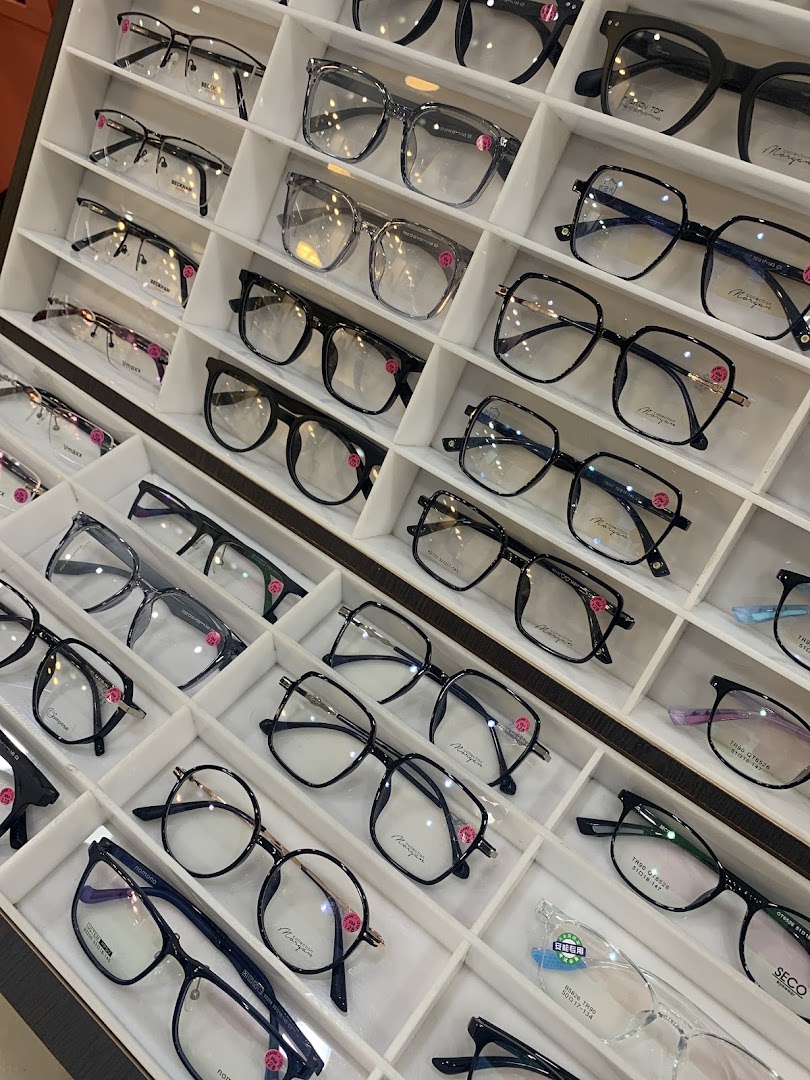 Optixworld Eyecare Centre - PJS2 — photo 2