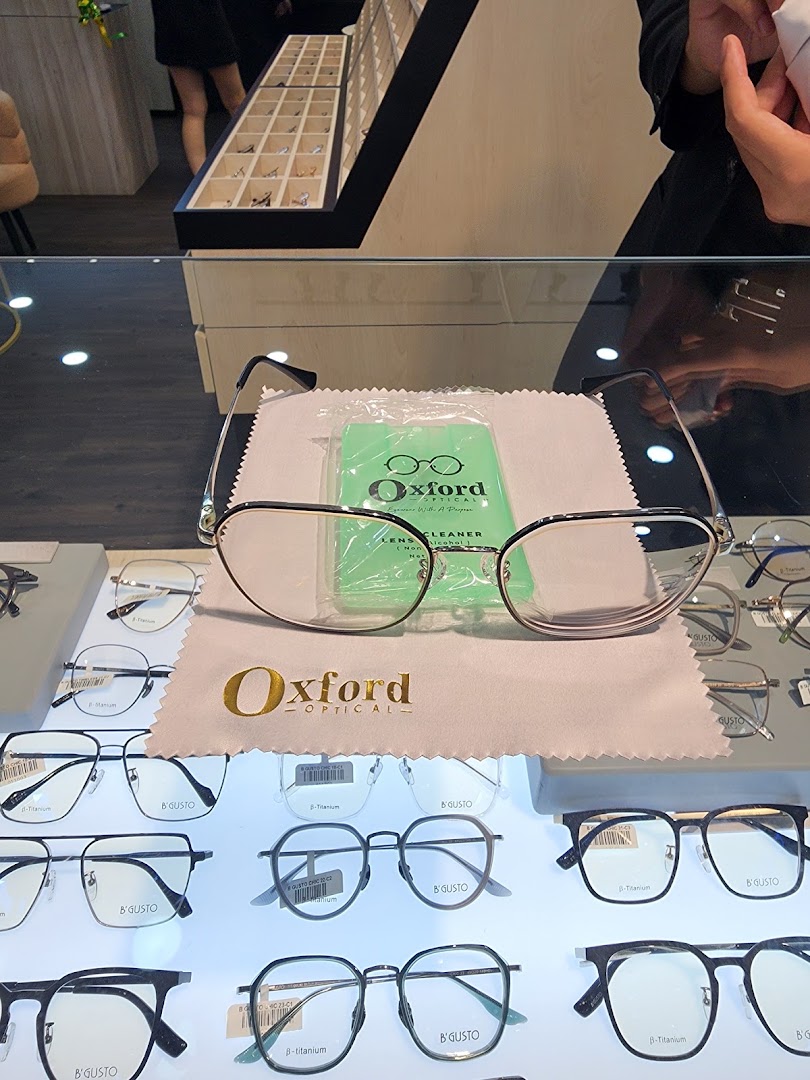 Oxford Optical Taman Daya — photo 4