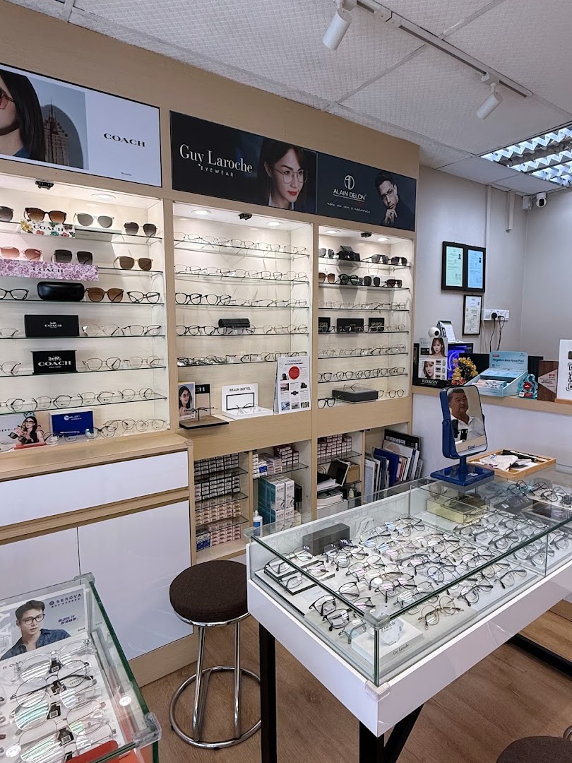 TAN OPTOMETRIST 陈氏光学士 （Pusat Optik EE & TAN) — photo 4