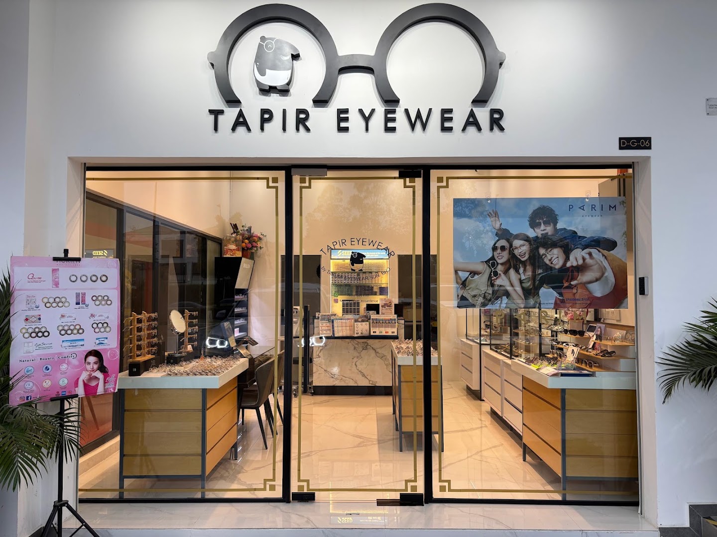 TAPIR EYEWEAR HUNI SQUARE OPTICAL STORE — photo 4