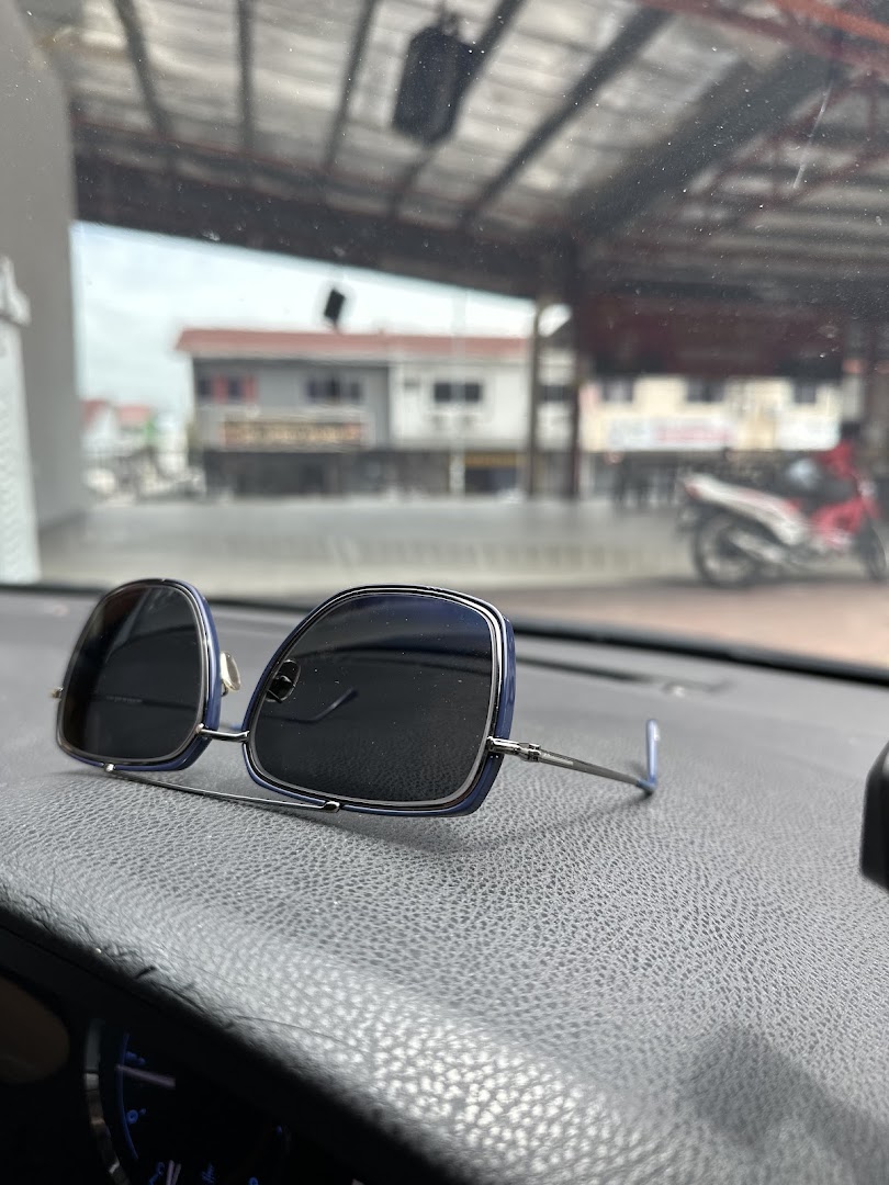 The Spec Shop — photo 4